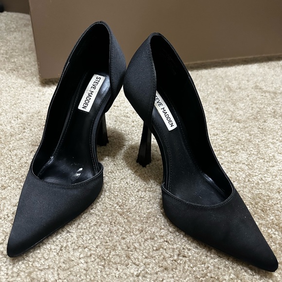 Steve Madden Classic Black Heels - Picture 1 of 5